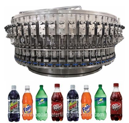 Isobaric ενωμένη με διοξείδιο του άνθρακα μηχανή πλήρωσης 7000BPH για το ενεργειακό ποτό